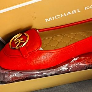Michael kors flat 9.5W